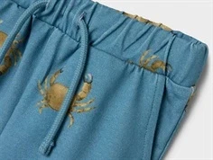 Bukselinning med bindebånd i blå sweatbukser fra Name It med print af små krabber 13243043 spring lake